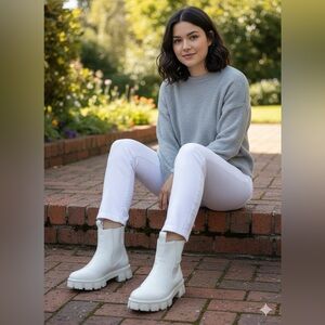 STREETWEAR SOCIETY Winter White Faux Leather Chunky Chelsea Boots US Sz 9